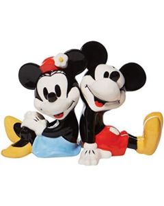 O conjunto de saleiro e pimenteiro Disney Ceramics Mickey e Minnie possui 8 cm de altura.